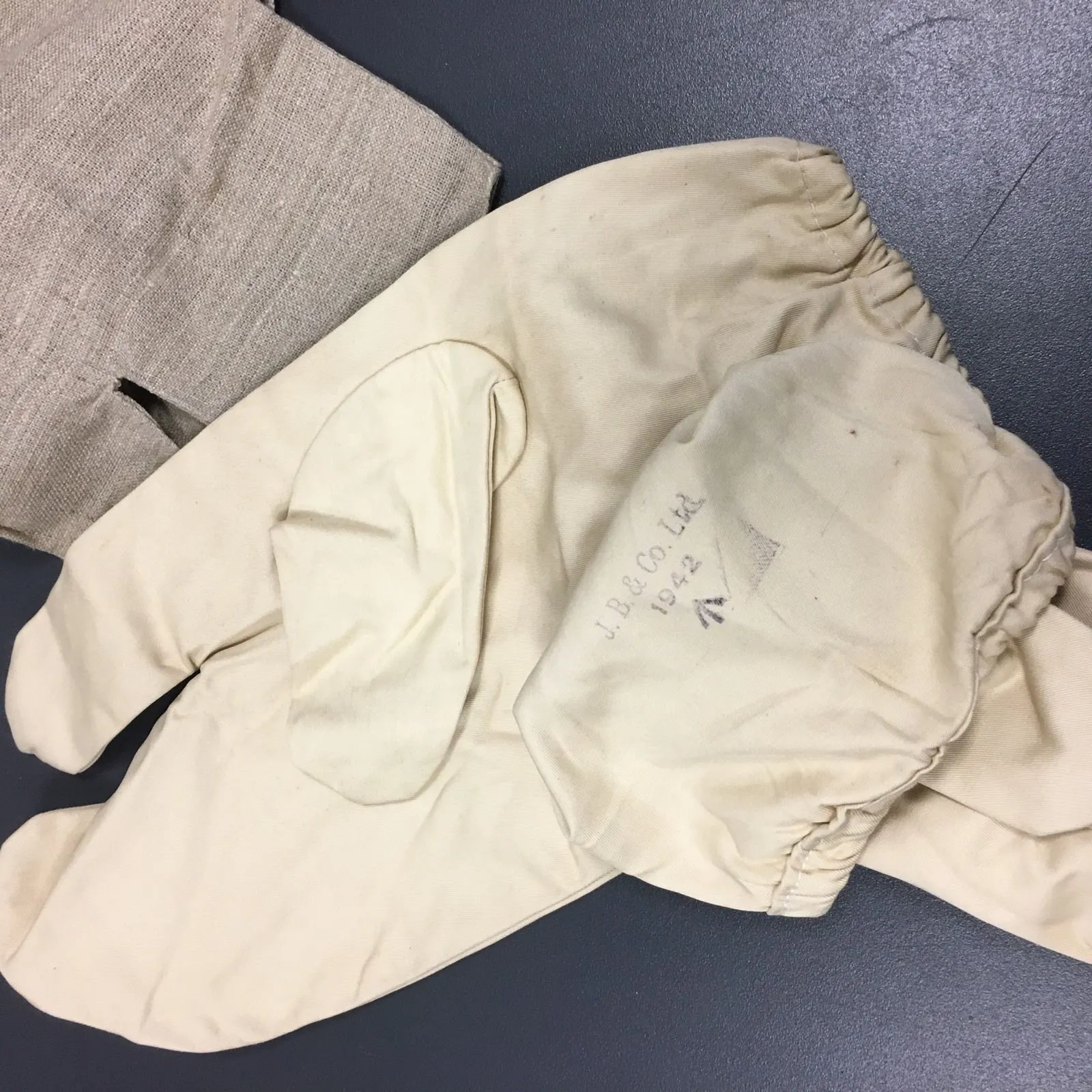 WWII WHITE MILITARY SNOW MITTS
