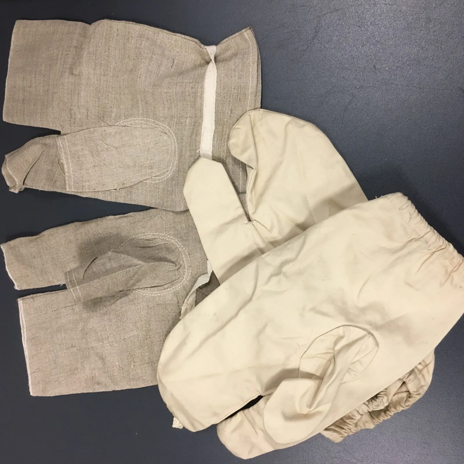 WWII WHITE MILITARY SNOW MITTS